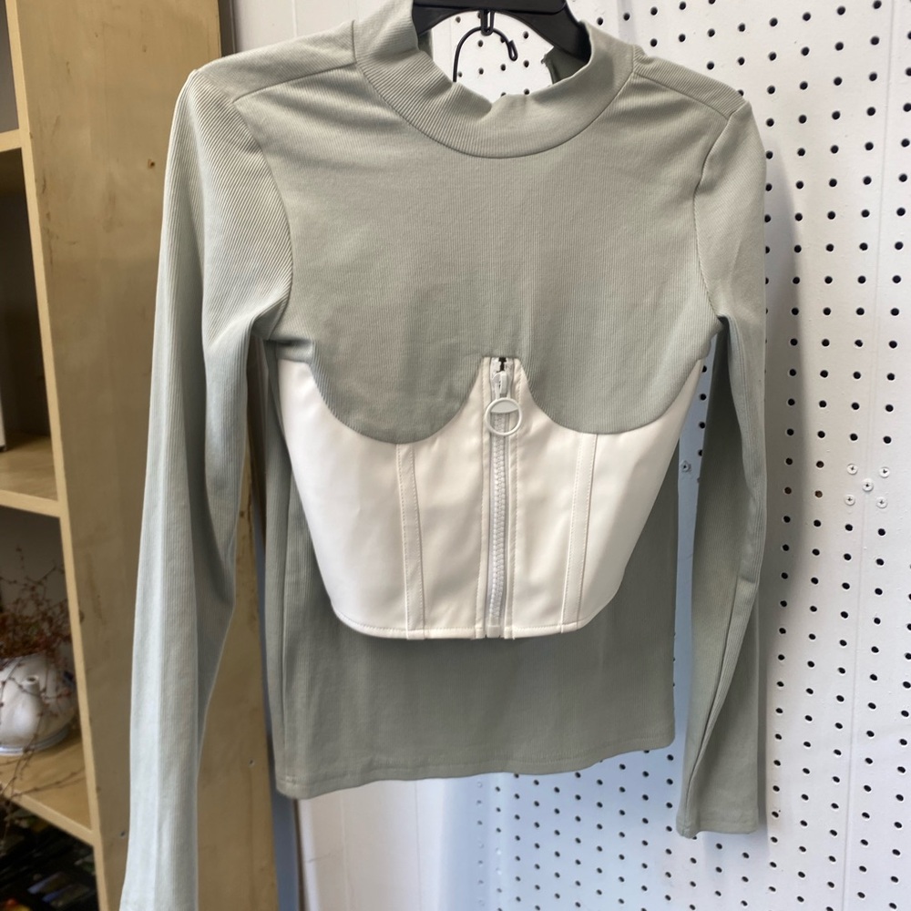 Stylish Two-Tone Skirt Set